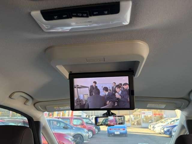 セレナ ｅ－パワー　ハイウェイスターＶ　プロパイロット　純正大画面メモリーナビ　後席モニター　ナビ連動前後ドラレコ＆ＥＴＣ２．０　アラウンドビューモニター　ハンズフリー機能付き両側オートスライドドア　スマートルームミラー　ＬＥＤライト（10枚目）