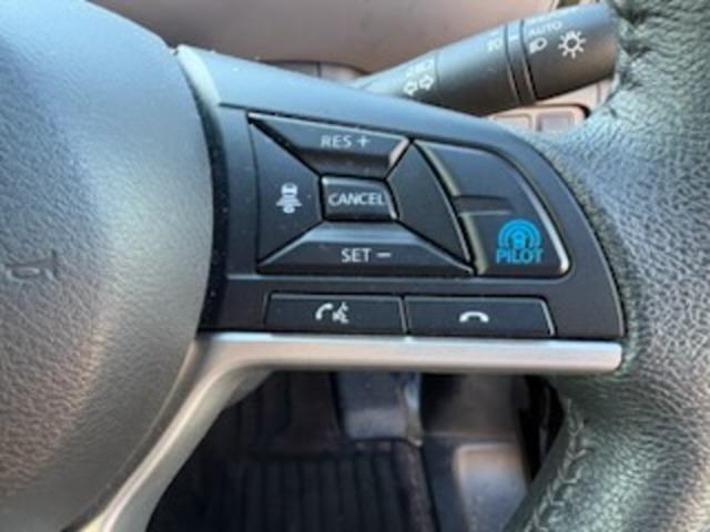 セレナ ｅ－パワー　ハイウェイスターＶ　プロパイロット　純正大画面メモリーナビ　後席モニター　ナビ連動前後ドラレコ＆ＥＴＣ２．０　アラウンドビューモニター　ハンズフリー機能付き両側オートスライドドア　スマートルームミラー　ＬＥＤライト（13枚目）