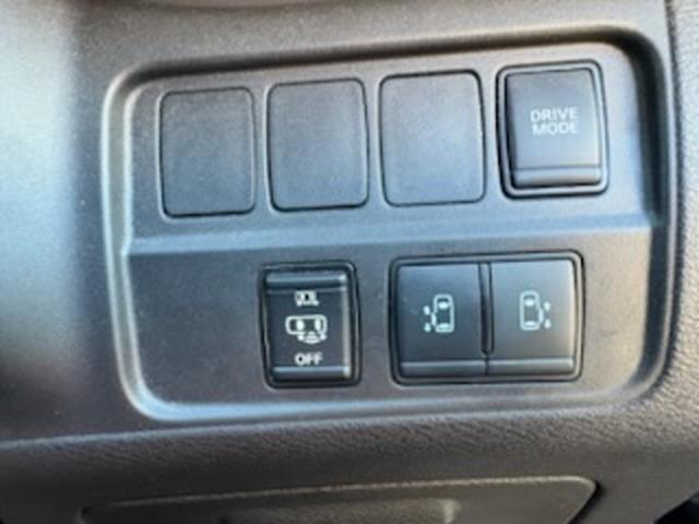 セレナ ｅ－パワー　ハイウェイスターＶ　プロパイロット　純正大画面メモリーナビ　後席モニター　ナビ連動前後ドラレコ＆ＥＴＣ２．０　アラウンドビューモニター　ハンズフリー機能付き両側オートスライドドア　スマートルームミラー　ＬＥＤライト（15枚目）