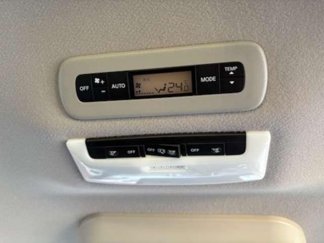 セレナ ｅ－パワー　ハイウェイスターＶ　プロパイロット　純正大画面メモリーナビ　後席モニター　ナビ連動前後ドラレコ＆ＥＴＣ２．０　アラウンドビューモニター　ハンズフリー機能付き両側オートスライドドア　スマートルームミラー　ＬＥＤライト（16枚目）