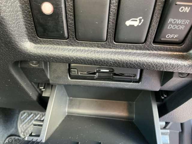 エルグランド ２５０ハイウェイスターＳ　純正大画面メモリーナビ　後席モニター　ナビ連動前後ドラレコ＆ＥＴＣ２．０　アラウンドビューモニター　両側オートスライドドア　電動バックドア　スマートルームミラー　ハイビームアシスト（9枚目）