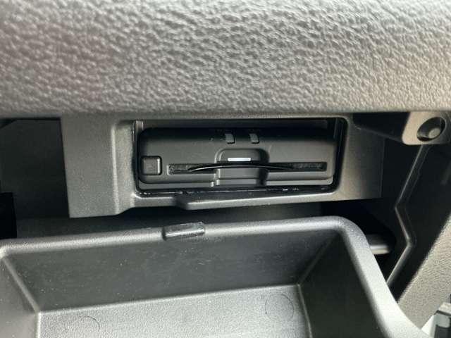 セレナ ｅ－パワー　ハイウェイスターＶ　プロパイロット　純正大画面メモリーナビ　ナビ連動前後ドラレコ＆ＥＴＣ２．０　後席モニター　アラウンドビューモニター　ハンズフリー機能付き両側オートスライドドア　スマートルームミラー　ＬＥＤライト（9枚目）