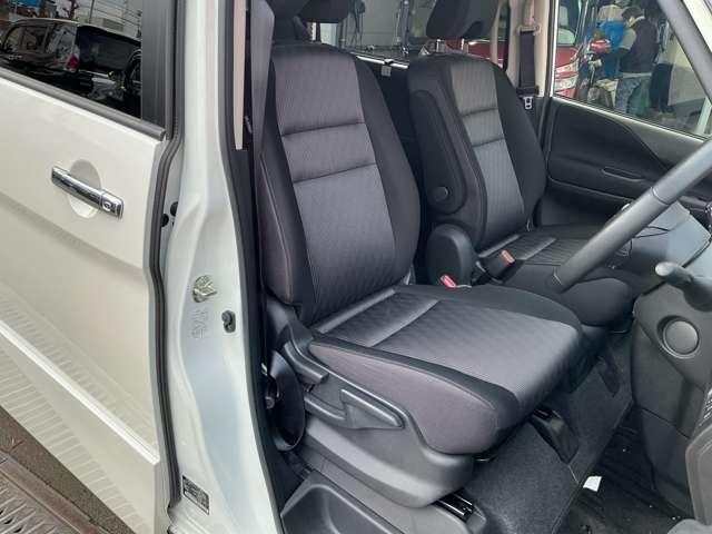 セレナ ｅ－パワー　ハイウェイスターＶ　プロパイロット　純正大画面メモリーナビ　ナビ連動前後ドラレコ＆ＥＴＣ２．０　後席モニター　アラウンドビューモニター　ハンズフリー機能付き両側オートスライドドア　スマートルームミラー　ＬＥＤライト（17枚目）