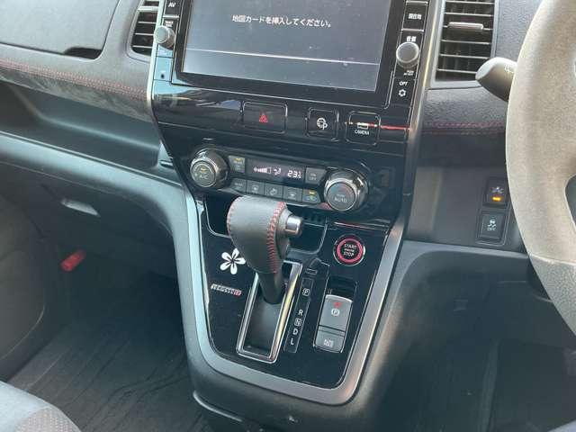 セレナ ニスモ　プロパイロット　純正大画面メモリーナビ　ナビ連動ドラレコ＆ＥＴＣ２．０　アラウンドビューモニター　パーキングアシスト　ハンズフリー機能付き両側オートスライドドア　スマートルームミラー　インテリキー（10枚目）