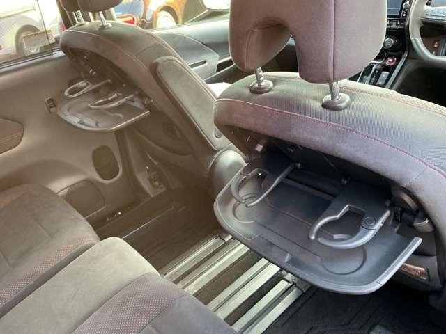 セレナ ニスモ　プロパイロット　純正大画面メモリーナビ　ナビ連動ドラレコ＆ＥＴＣ２．０　アラウンドビューモニター　パーキングアシスト　ハンズフリー機能付き両側オートスライドドア　スマートルームミラー　インテリキー（19枚目）