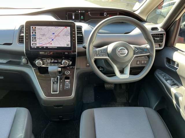 セレナ ＸＶ　プロパイロット　純正大画面メモリーナビ　ナビ連動前後ドラレコ＆ＥＴＣ２．０　アラウンドビューモニター　インテリキー　両側オートスライドドア　ＬＥＤライト　フォグランプ　スマートルームミラー（4枚目）