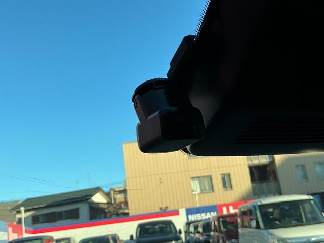 ノート Ｘ　プロパイロット　メーカーライン装着コネクトナビ＆ＥＴＣ２．０　アラウンドビューモニター　ＳＯＳコール　スマートルームミラー　ＬＥＤライト　フォグランプ　インテリジェントキー　ステアリングスイッチ（8枚目）