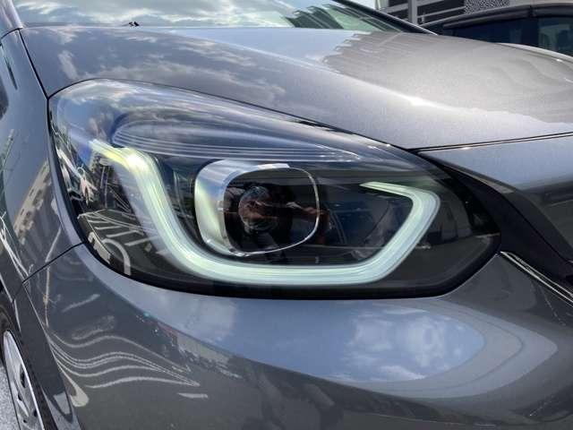 e:HEVホーム 元デモカー 8インチナビ Rカメラ フルセグ クルコン 禁煙車 スマートキー アイドリングストップ 衝突被害軽減ブレーキ ワンオーナー LEDヘッドライト Rカメラ オートエアコン キーレス 地デジ(15枚目)