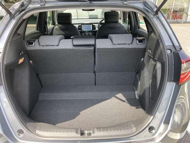 e:HEVホーム 元デモカー 8インチナビ Rカメラ フルセグ クルコン 禁煙車 スマートキー アイドリングストップ 衝突被害軽減ブレーキ ワンオーナー LEDヘッドライト Rカメラ オートエアコン キーレス 地デジ(17枚目)