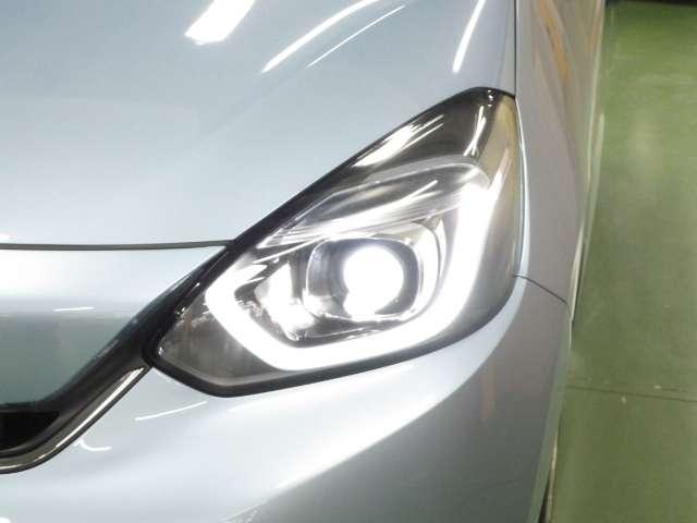 e:HEVホーム 元デモカー 禁煙 ナビ Rカメラ 衝突軽減B クルコン 禁煙車 スマートキー アイドリングストップ 衝突被害軽減ブレーキ ワンオーナー LEDヘッドライト Rカメラ オートエアコン キーレス 地デジ(17枚目)