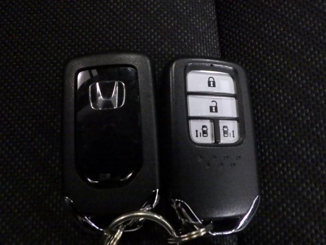 フリード G・ホンダセンシング ナビ 両側オートスライド リアカメラ LEDライト サイド/カーテンエアバック ETC アルミ ドアバイザー クルーズコントロール シートヒーター スマートキー Fセグ 追突被害軽減ブレーキ VSA(18枚目)