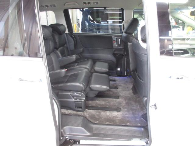 オデッセイハイブリッド ハイブリッドアブソルート・ホンダセンシングEXパック ナビ 両側オートスライド リア席モニター 革シート シートヒーター パワーシート サイド/カーテンエアバック クルーズコントロール フォグ アルミ パーキングセンサー LEDライト スマートキー(22枚目)