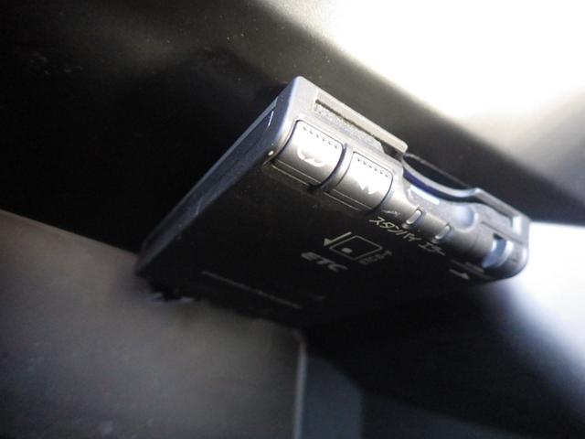 Ｎ－ＢＯＸ ２トーンカラースタイルＧ・Ｌパッケージ　ナビ　オートスライドドア　アルミ　リアカメラ　ＨＩＤ　スマートキー　ドアバイザー　オートリトラミラー　ＥＴＣ　ＶＳＡ　バックガイドモニター　記録簿　ＥＳＣ　ワンセグＴＶ　盗難防止装置　オートエアコン（4枚目）