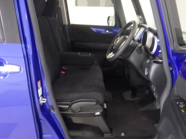 Ｎ－ＢＯＸ ２トーンカラースタイルＧ・Ｌパッケージ　ナビ　オートスライドドア　アルミ　リアカメラ　ＨＩＤ　スマートキー　ドアバイザー　オートリトラミラー　ＥＴＣ　ＶＳＡ　バックガイドモニター　記録簿　ＥＳＣ　ワンセグＴＶ　盗難防止装置　オートエアコン（10枚目）