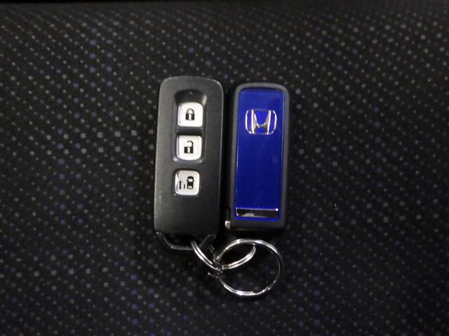 Ｎ－ＢＯＸ ２トーンカラースタイルＧ・Ｌパッケージ　ナビ　オートスライドドア　アルミ　リアカメラ　ＨＩＤ　スマートキー　ドアバイザー　オートリトラミラー　ＥＴＣ　ＶＳＡ　バックガイドモニター　記録簿　ＥＳＣ　ワンセグＴＶ　盗難防止装置　オートエアコン（22枚目）