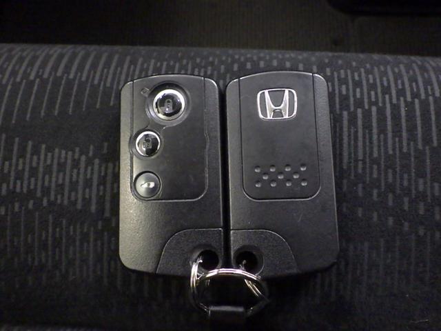 ステップワゴン GEセレクション ナビ オートスライドドア ベンチシート ETC クルーズコントロール リアカメラ ドアバイザー 社外アルミ スマートキー デュアルエアバッグ 三列シート キーレスエントリーキー PW PS 記録簿(24枚目)