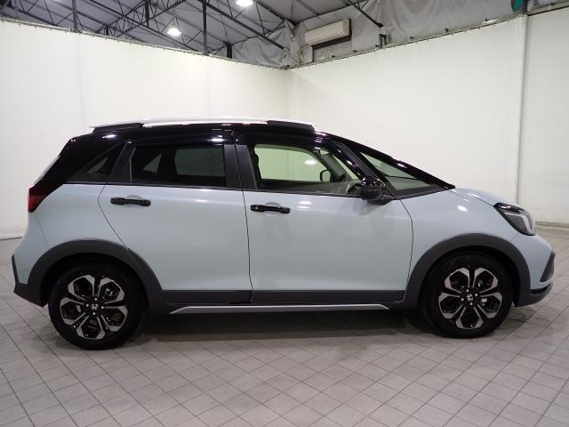 フィット e:HEVクロスター フルオートエアコン 整備記録簿 前後センサー LEDランプ エアバッグ サイドエアバック 地デジ オートクルーズコントロール VSA ETC バックカメラ USB DVD再生可能(4枚目)