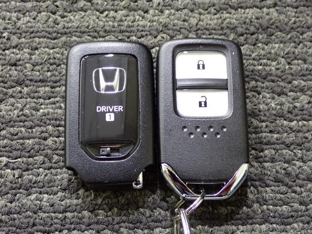 フィット e:HEVクロスター フルオートエアコン 整備記録簿 前後センサー LEDランプ エアバッグ サイドエアバック 地デジ オートクルーズコントロール VSA ETC バックカメラ USB DVD再生可能(21枚目)