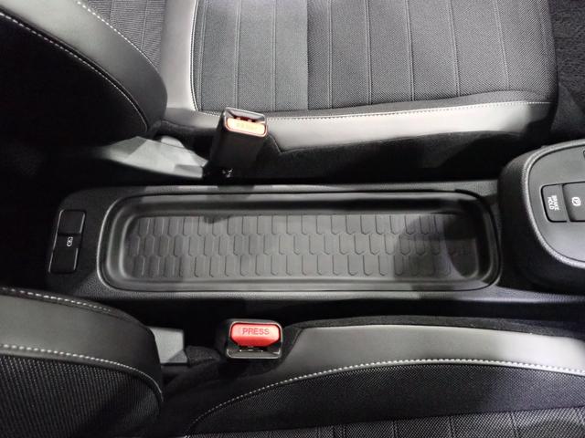 フィット e:HEVクロスター フルオートエアコン 整備記録簿 前後センサー LEDランプ エアバッグ サイドエアバック 地デジ オートクルーズコントロール VSA ETC バックカメラ USB DVD再生可能(43枚目)