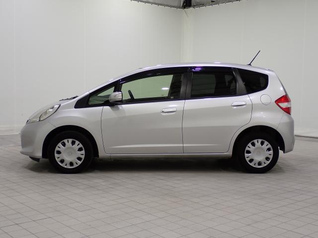 フィット 13G・スマートセレクションファインスタイル インテリキー キーレス フルオートエアコン バックカメラ付き 記録簿有り パワーウィンドウ ETC 両席エアバック エアバック パワステ(3枚目)