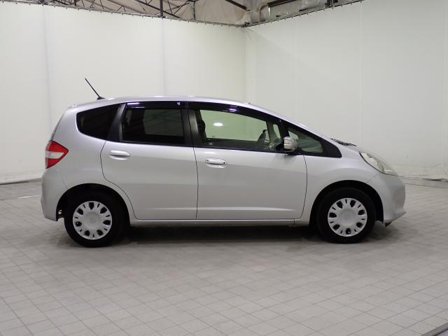 フィット 13G・スマートセレクションファインスタイル インテリキー キーレス フルオートエアコン バックカメラ付き 記録簿有り パワーウィンドウ ETC 両席エアバック エアバック パワステ(4枚目)