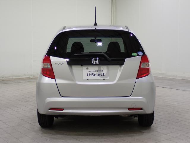 フィット 13G・スマートセレクションファインスタイル インテリキー キーレス フルオートエアコン バックカメラ付き 記録簿有り パワーウィンドウ ETC 両席エアバック エアバック パワステ(5枚目)