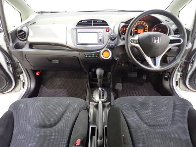 フィット 13G・スマートセレクションファインスタイル インテリキー キーレス フルオートエアコン バックカメラ付き 記録簿有り パワーウィンドウ ETC 両席エアバック エアバック パワステ(9枚目)