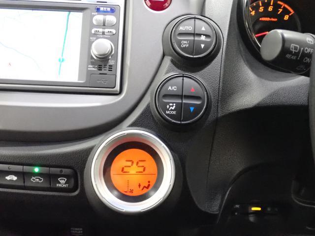フィット 13G・スマートセレクションファインスタイル インテリキー キーレス フルオートエアコン バックカメラ付き 記録簿有り パワーウィンドウ ETC 両席エアバック エアバック パワステ(12枚目)