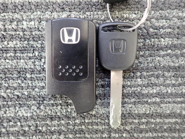 フィット 13G・スマートセレクションファインスタイル インテリキー キーレス フルオートエアコン バックカメラ付き 記録簿有り パワーウィンドウ ETC 両席エアバック エアバック パワステ(14枚目)