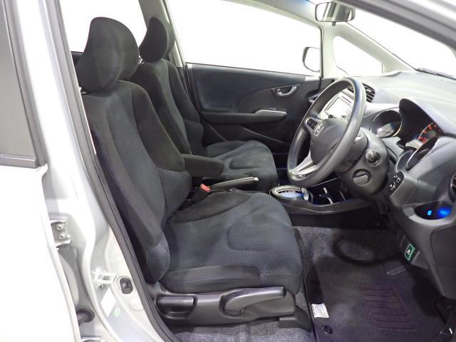 フィット 13G・スマートセレクションファインスタイル インテリキー キーレス フルオートエアコン バックカメラ付き 記録簿有り パワーウィンドウ ETC 両席エアバック エアバック パワステ(19枚目)