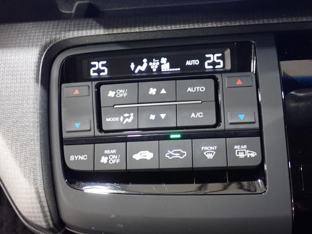 ステップワゴンスパーダ スパーダホンダセンシング　助手席エアバッグ　Ｗパワスラ　記録簿有　地デジ　ＬＥＤライト　横滑り防止システム　オートエアコン　リアカメラ　ＵＳＢ　ナビ＆ＴＶ　三列シート　アイドリングＳ　ＥＴＣ付（17枚目）