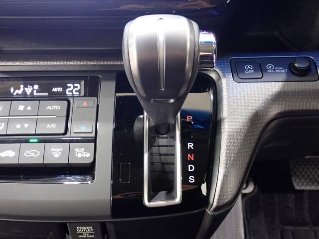 ステップワゴンスパーダ スパーダホンダセンシング　助手席エアバッグ　Ｗパワスラ　記録簿有　地デジ　ＬＥＤライト　横滑り防止システム　オートエアコン　リアカメラ　ＵＳＢ　ナビ＆ＴＶ　三列シート　アイドリングＳ　ＥＴＣ付（33枚目）