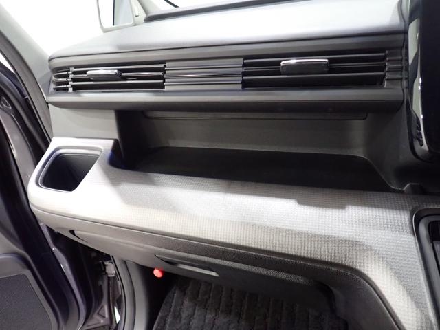 ステップワゴンスパーダ スパーダホンダセンシング　助手席エアバッグ　Ｗパワスラ　記録簿有　地デジ　ＬＥＤライト　横滑り防止システム　オートエアコン　リアカメラ　ＵＳＢ　ナビ＆ＴＶ　三列シート　アイドリングＳ　ＥＴＣ付（42枚目）