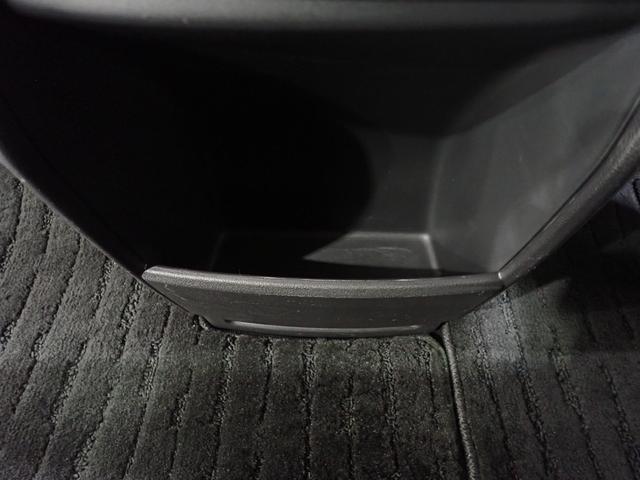 ステップワゴンスパーダ スパーダホンダセンシング　助手席エアバッグ　Ｗパワスラ　記録簿有　地デジ　ＬＥＤライト　横滑り防止システム　オートエアコン　リアカメラ　ＵＳＢ　ナビ＆ＴＶ　三列シート　アイドリングＳ　ＥＴＣ付（43枚目）