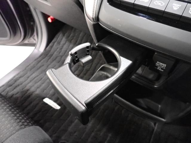 ステップワゴンスパーダ スパーダホンダセンシング　助手席エアバッグ　Ｗパワスラ　記録簿有　地デジ　ＬＥＤライト　横滑り防止システム　オートエアコン　リアカメラ　ＵＳＢ　ナビ＆ＴＶ　三列シート　アイドリングＳ　ＥＴＣ付（44枚目）