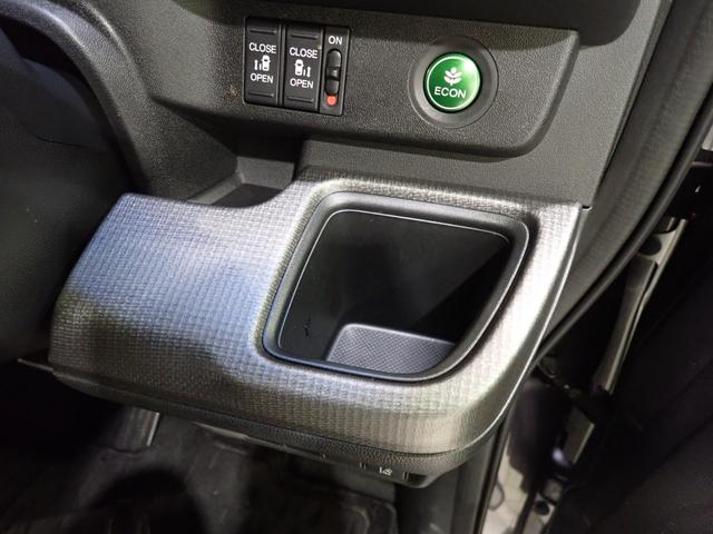 ステップワゴンスパーダ スパーダホンダセンシング　助手席エアバッグ　Ｗパワスラ　記録簿有　地デジ　ＬＥＤライト　横滑り防止システム　オートエアコン　リアカメラ　ＵＳＢ　ナビ＆ＴＶ　三列シート　アイドリングＳ　ＥＴＣ付（45枚目）