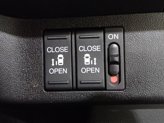 ステップワゴンスパーダ スパーダホンダセンシング　助手席エアバッグ　Ｗパワスラ　記録簿有　地デジ　ＬＥＤライト　横滑り防止システム　オートエアコン　リアカメラ　ＵＳＢ　ナビ＆ＴＶ　三列シート　アイドリングＳ　ＥＴＣ付（50枚目）