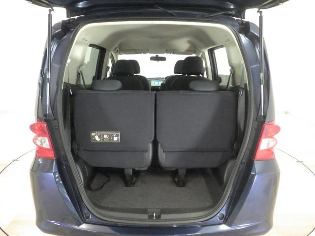 フリード Ｇ　ナビ　リアカメラ　ＥＴＣ　エアバッグ　パワーウィンドウ　助手席エアバッグ　ウォークスルー　キーレス　３列シート　パワーステアリング　両側スライドドア　エアコン　ＡＢＳ　記録簿　バックモニター付き（15枚目）