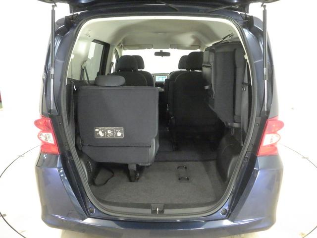 フリード Ｇ　ナビ　リアカメラ　ＥＴＣ　エアバッグ　パワーウィンドウ　助手席エアバッグ　ウォークスルー　キーレス　３列シート　パワーステアリング　両側スライドドア　エアコン　ＡＢＳ　記録簿　バックモニター付き（17枚目）