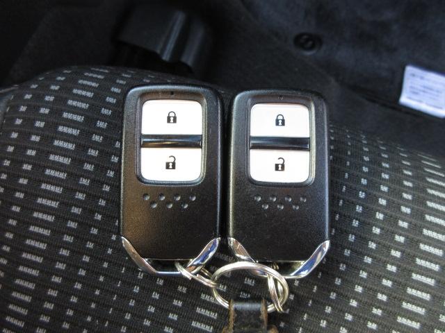 ヴェゼル ハイブリッドＺ　ナビ　シートヒーター　リアカメラ　ＬＥＤライト　サイド／カーテンエアバック　アルミ　フォグ　ドアバイザー　ＣＴＢＡ　クルーズコントロール　ＥＴＣ　スマートキー　パドルシフト　Ｒカメ　スマキー　ＵＳＢ（10枚目）