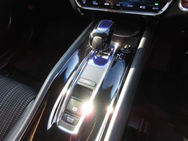 ヴェゼル ハイブリッドＺ　ナビ　シートヒーター　リアカメラ　ＬＥＤライト　サイド／カーテンエアバック　アルミ　フォグ　ドアバイザー　ＣＴＢＡ　クルーズコントロール　ＥＴＣ　スマートキー　パドルシフト　Ｒカメ　スマキー　ＵＳＢ（18枚目）