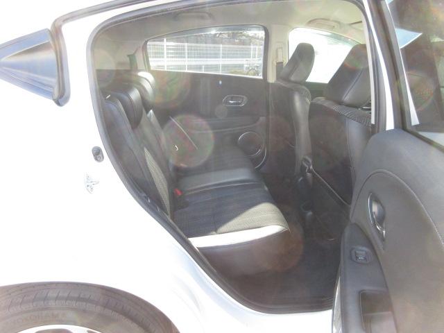 ヴェゼル ハイブリッドＺ　ナビ　シートヒーター　リアカメラ　ＬＥＤライト　サイド／カーテンエアバック　アルミ　フォグ　ドアバイザー　ＣＴＢＡ　クルーズコントロール　ＥＴＣ　スマートキー　パドルシフト　Ｒカメ　スマキー　ＵＳＢ（20枚目）