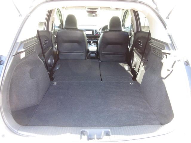 ヴェゼル ハイブリッドＺ　ナビ　シートヒーター　リアカメラ　ＬＥＤライト　サイド／カーテンエアバック　アルミ　フォグ　ドアバイザー　ＣＴＢＡ　クルーズコントロール　ＥＴＣ　スマートキー　パドルシフト　Ｒカメ　スマキー　ＵＳＢ（24枚目）