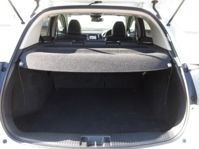 ヴェゼル ハイブリッドＺ　ナビ　シートヒーター　リアカメラ　ＬＥＤライト　サイド／カーテンエアバック　アルミ　フォグ　ドアバイザー　ＣＴＢＡ　クルーズコントロール　ＥＴＣ　スマートキー　パドルシフト　Ｒカメ　スマキー　ＵＳＢ（26枚目）