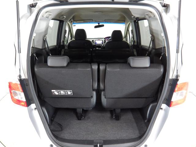 フリード Ｇプレミアムエディション　ナビ　両側オートスライド　ＨＩＤ　スマートキー　リモコンポール　ＥＴＣ　リアカメラ　ベンチシート　ＶＳＡ　クルーズコントロール　盗難防止　Ｂカメラ　記録簿　オートクルーズ　キーレスキー　パワステ（17枚目）