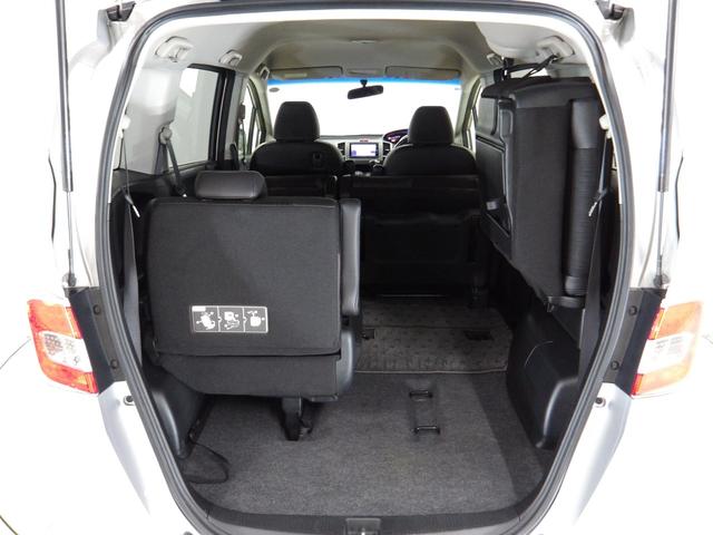 フリード Ｇプレミアムエディション　ナビ　両側オートスライド　ＨＩＤ　スマートキー　リモコンポール　ＥＴＣ　リアカメラ　ベンチシート　ＶＳＡ　クルーズコントロール　盗難防止　Ｂカメラ　記録簿　オートクルーズ　キーレスキー　パワステ（18枚目）