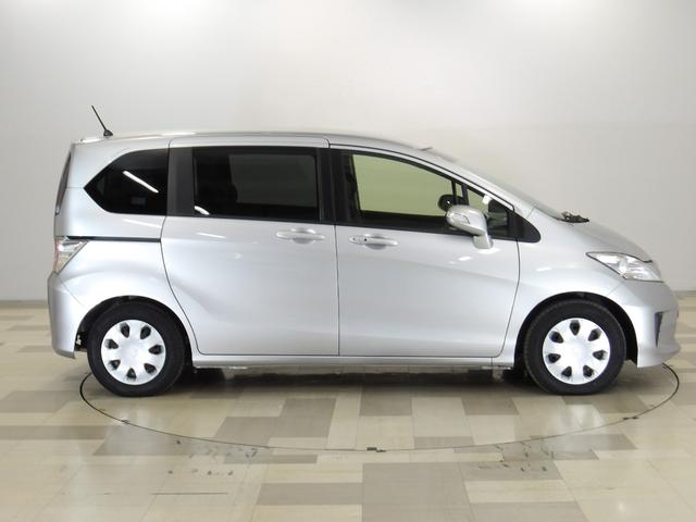 フリード Ｇプレミアムエディション　ナビ　両側オートスライド　ＨＩＤ　スマートキー　リモコンポール　ＥＴＣ　リアカメラ　ベンチシート　ＶＳＡ　クルーズコントロール　盗難防止　Ｂカメラ　記録簿　オートクルーズ　キーレスキー　パワステ（22枚目）