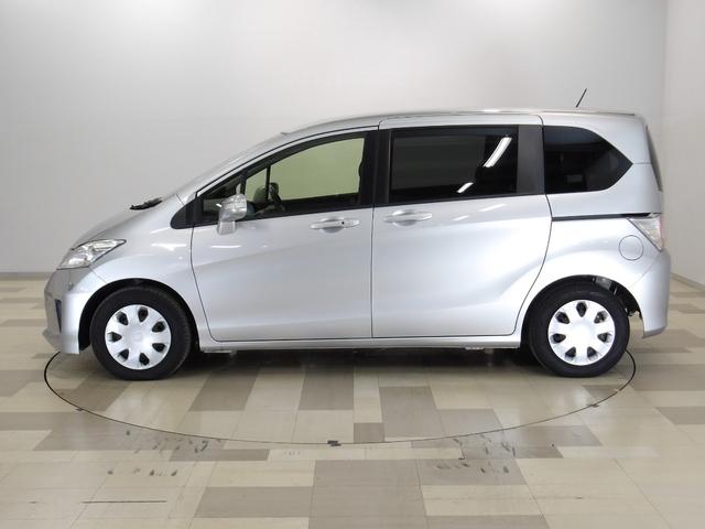 フリード Ｇプレミアムエディション　ナビ　両側オートスライド　ＨＩＤ　スマートキー　リモコンポール　ＥＴＣ　リアカメラ　ベンチシート　ＶＳＡ　クルーズコントロール　盗難防止　Ｂカメラ　記録簿　オートクルーズ　キーレスキー　パワステ（24枚目）