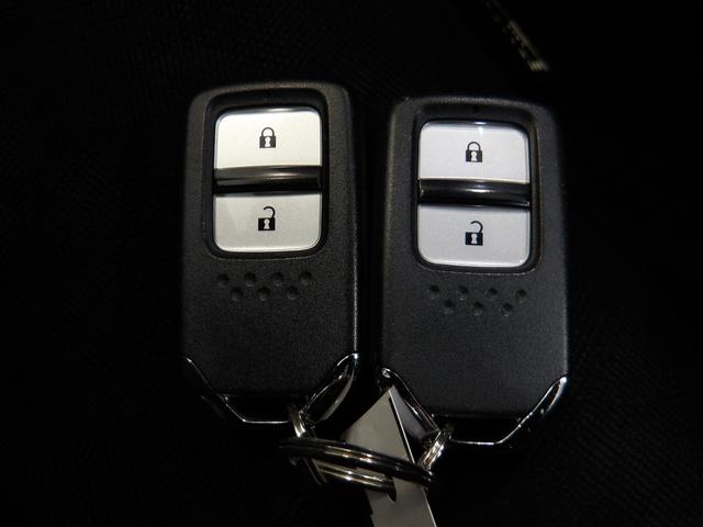 シャトル ハイブリッドＸ　ナビ　リアカメラ　ＣＴＢＡ　ＥＴＣ　ＬＥＤライト　サイド／カーテンエアバック　ＶＳＡ　クルーズコントロール　パドルシフト　オートリトラミラー　スマートキー　地デジフルセグＴＶ　スマ－トキ－　イモビ（13枚目）