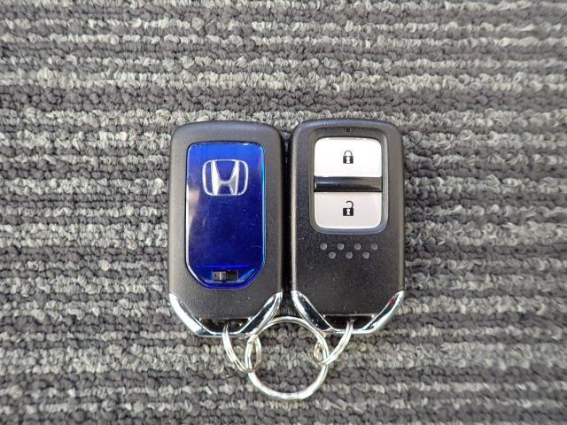 フィットハイブリッド Fコンフォートエディション シートヒータ USB接続 スマキー クルーズコントロール ETC車載器 リヤカメラ 横滑り防止機能 LEDヘッド ABS エアバッグ パワーウインドウ アイドリングストップ(12枚目)